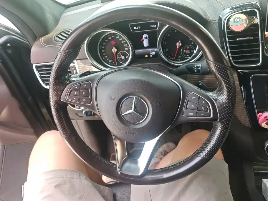Mercedes-Benz GLE 2019 — фото 15