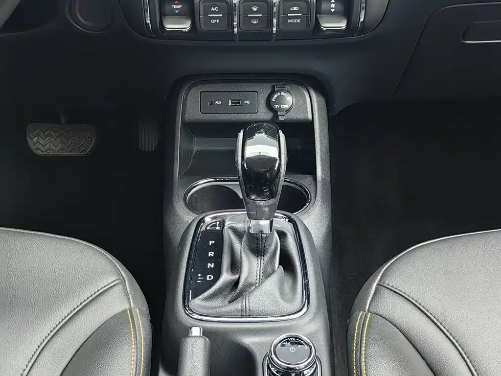 Dongfeng Fengshen AX4 2017 — фото 13