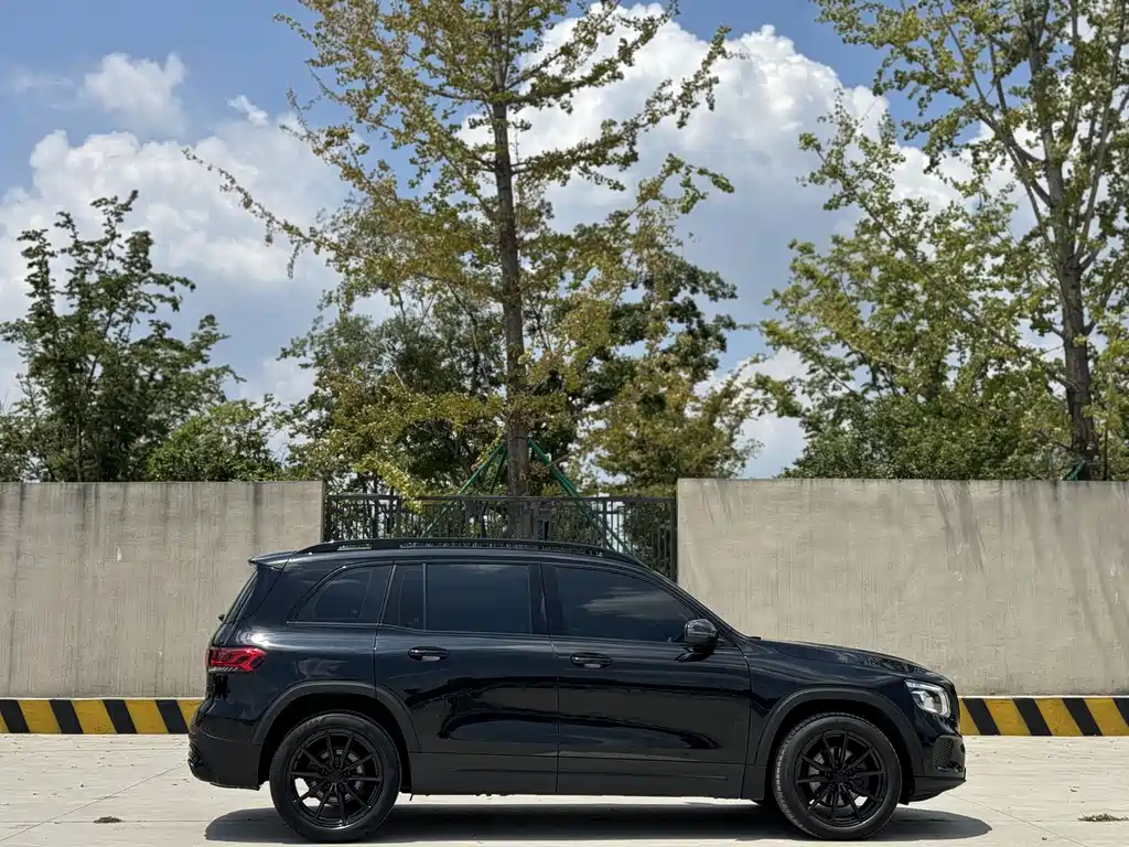 Mercedes-Benz GLB 2023