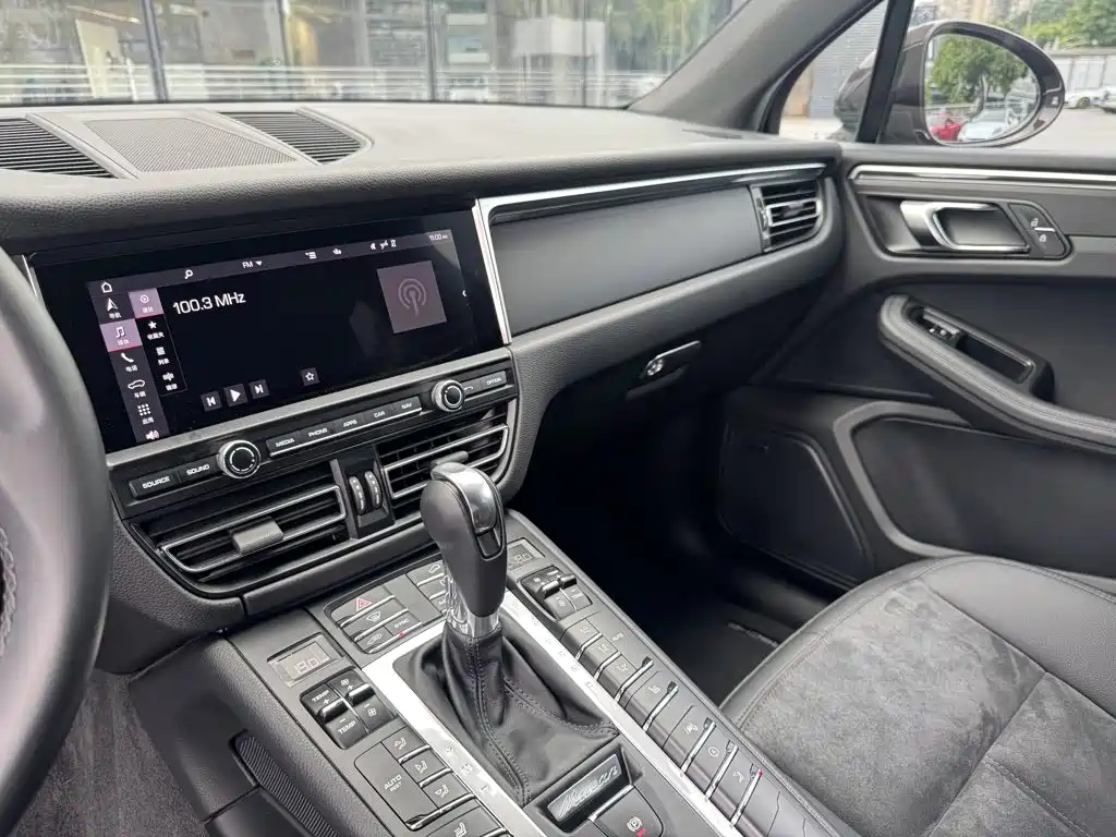 Porsche Macan 2020 — фото 14