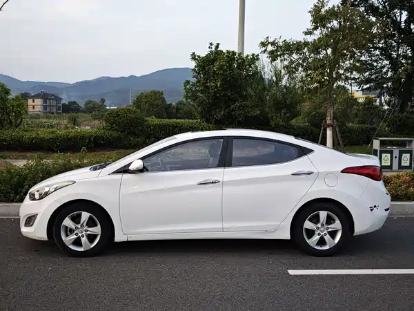 Hyundai Elantra Langdong 2013