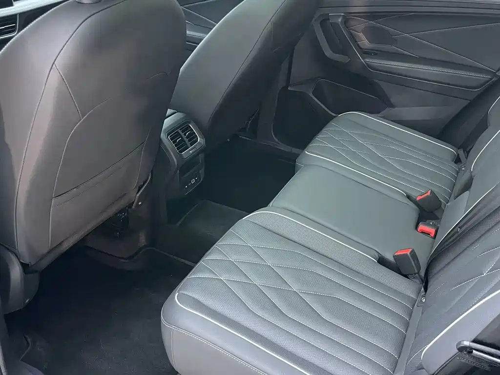 Volkswagen Tiguan L 2023 — фото 21