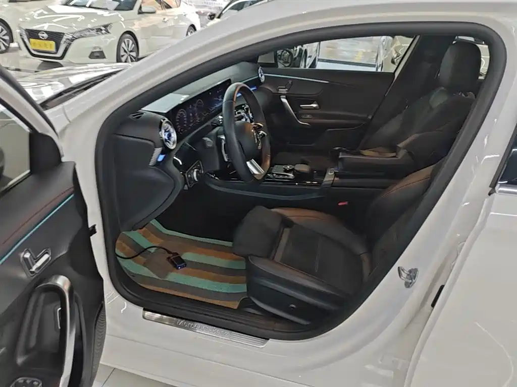 Mercedes-Benz A-Class 2024 — фото 15