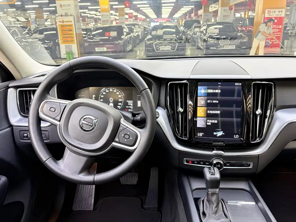 Volvo XC60 2018 — фото 6