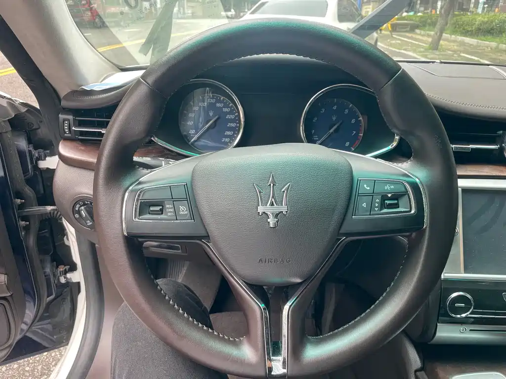 Maserati Quattroporte 2015 — фото 21
