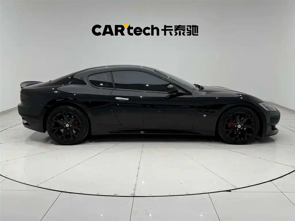 Maserati GranTurismo 2014 — фото 12