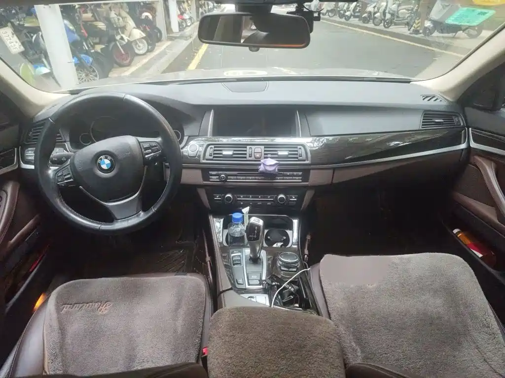 BMW 5 Series 2016 — фото 13