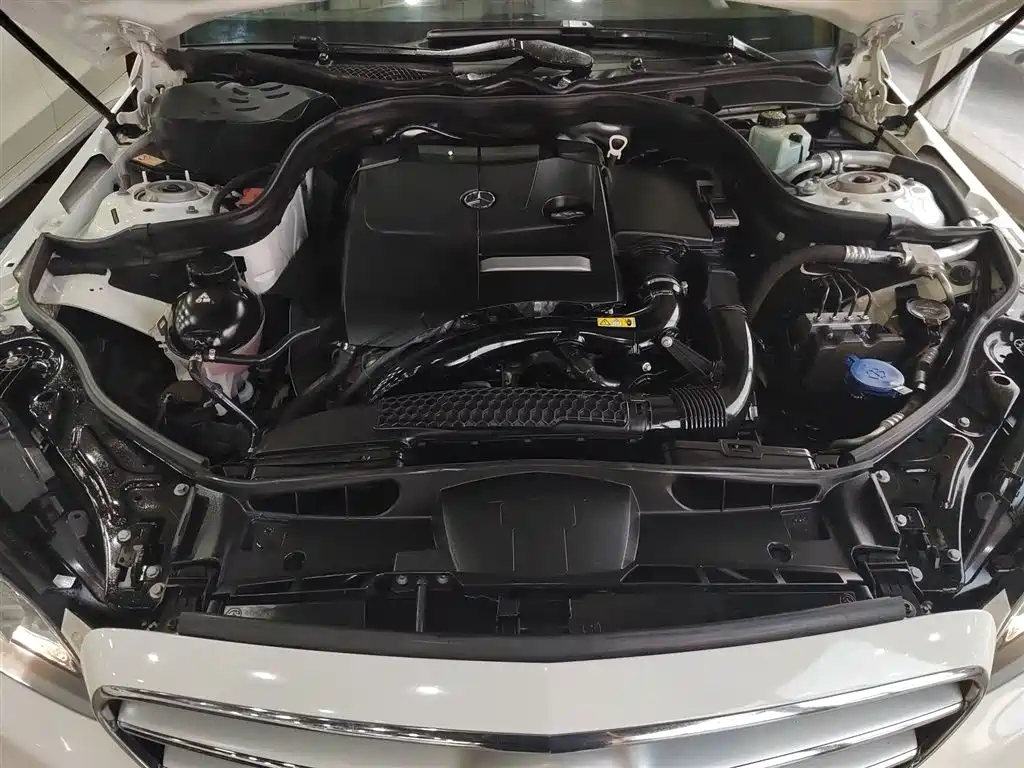 Mercedes-Benz E-Class 2015 — фото 20