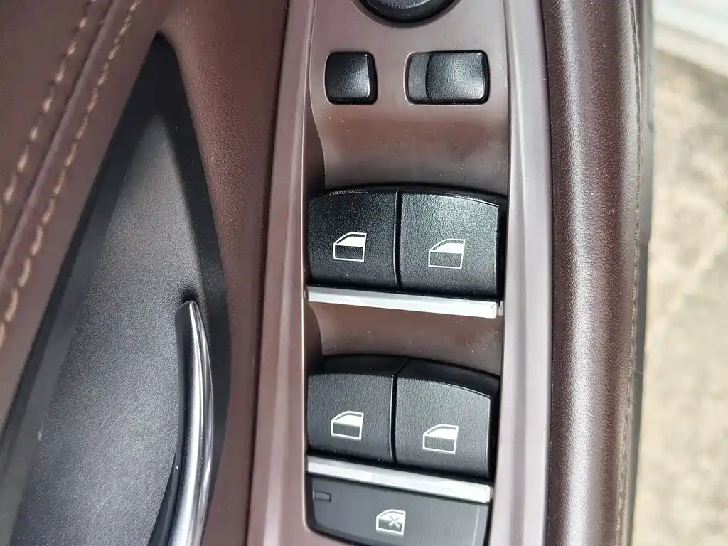 BMW 5 Series 2013 — фото 16