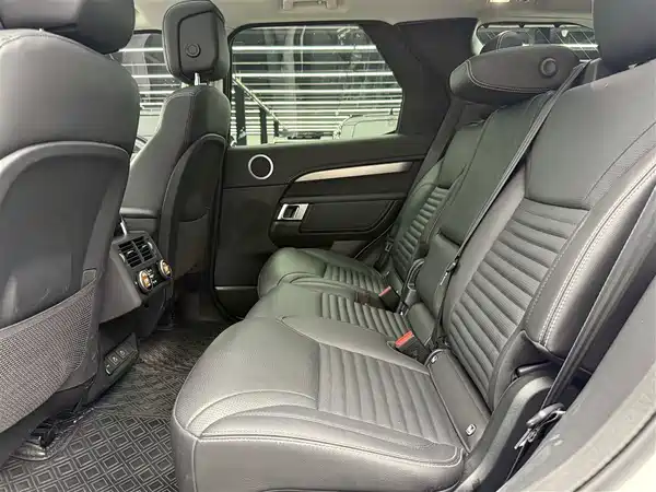 Land Rover Discovery 2024