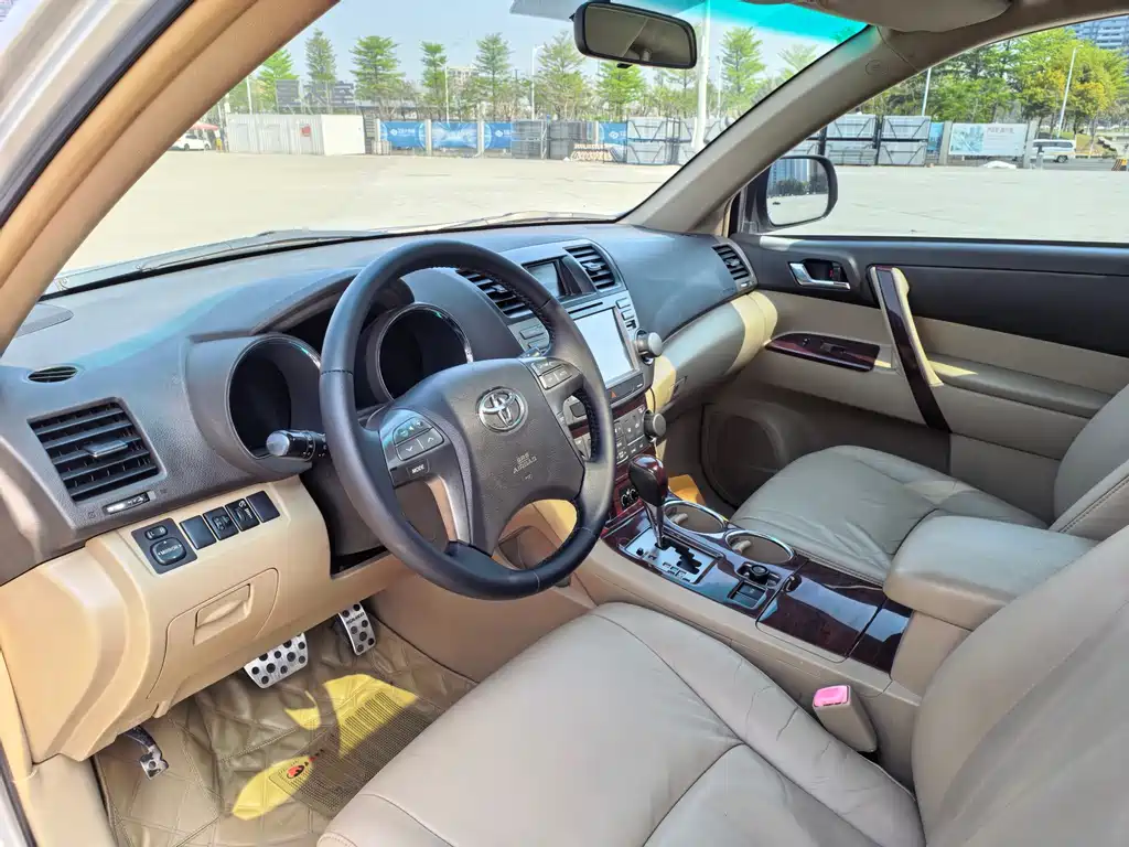 Toyota Highlander 2010 — фото 11