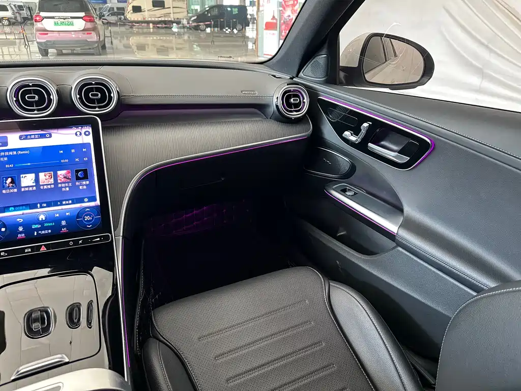 Mercedes-Benz C-Class 2023 — фото 15