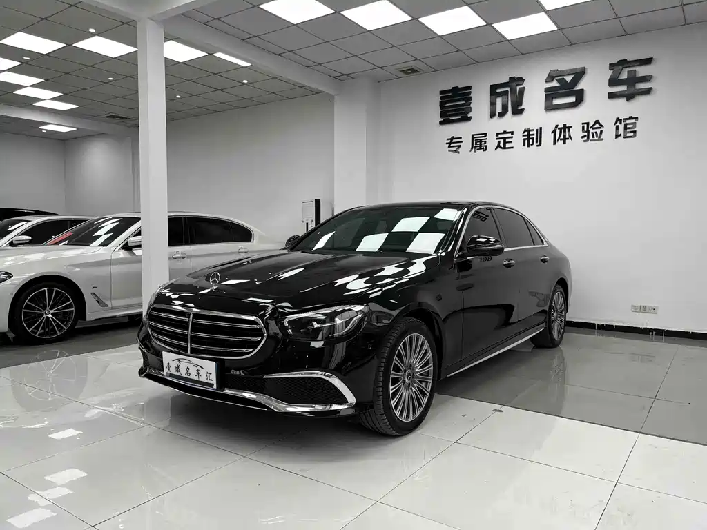 Mercedes-Benz E-Class 2024 — фото 1