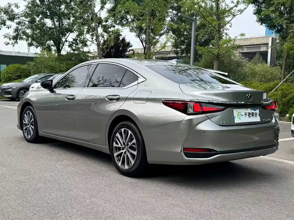 Lexus ES 2023 — фото 17