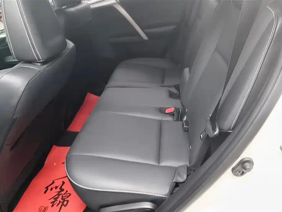Toyota RAV4 2017 — фото 11