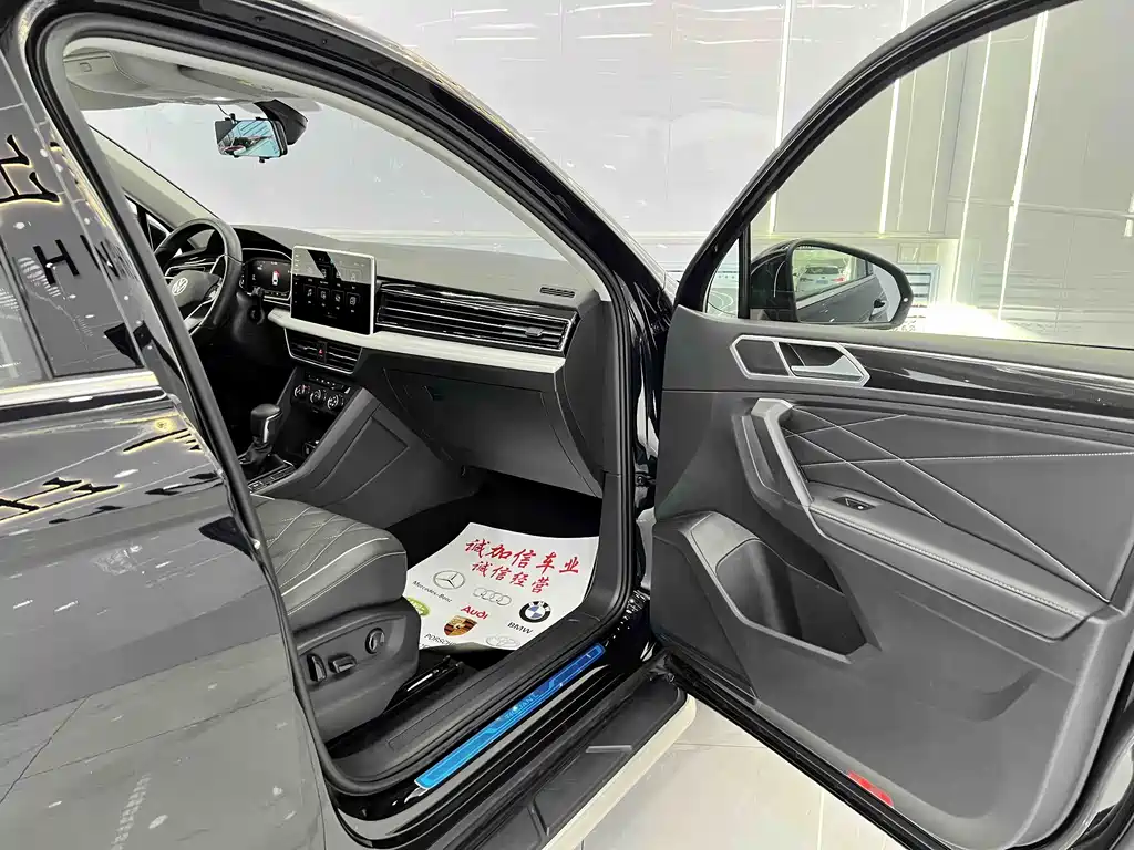 Volkswagen Tiguan L 2023 — фото 17