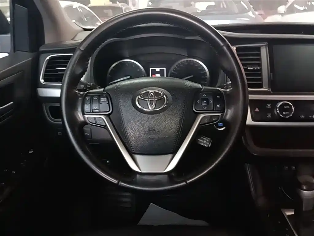 Toyota Highlander 2018 — фото 11