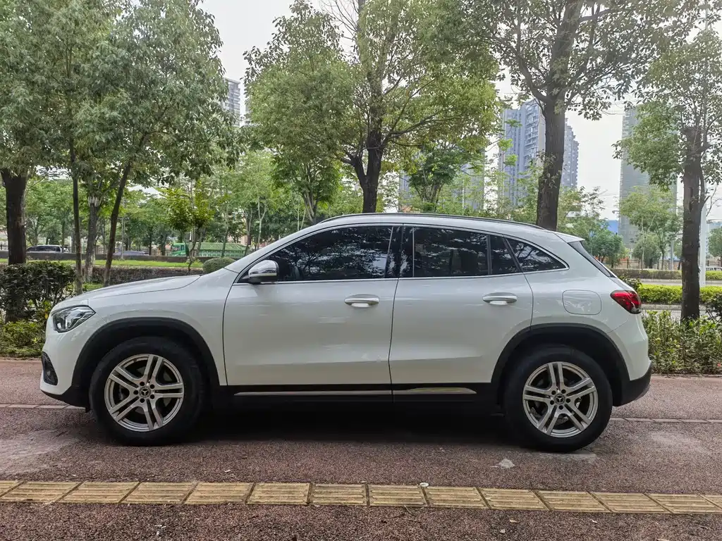 Mercedes-Benz GLA 2023 — фото 4