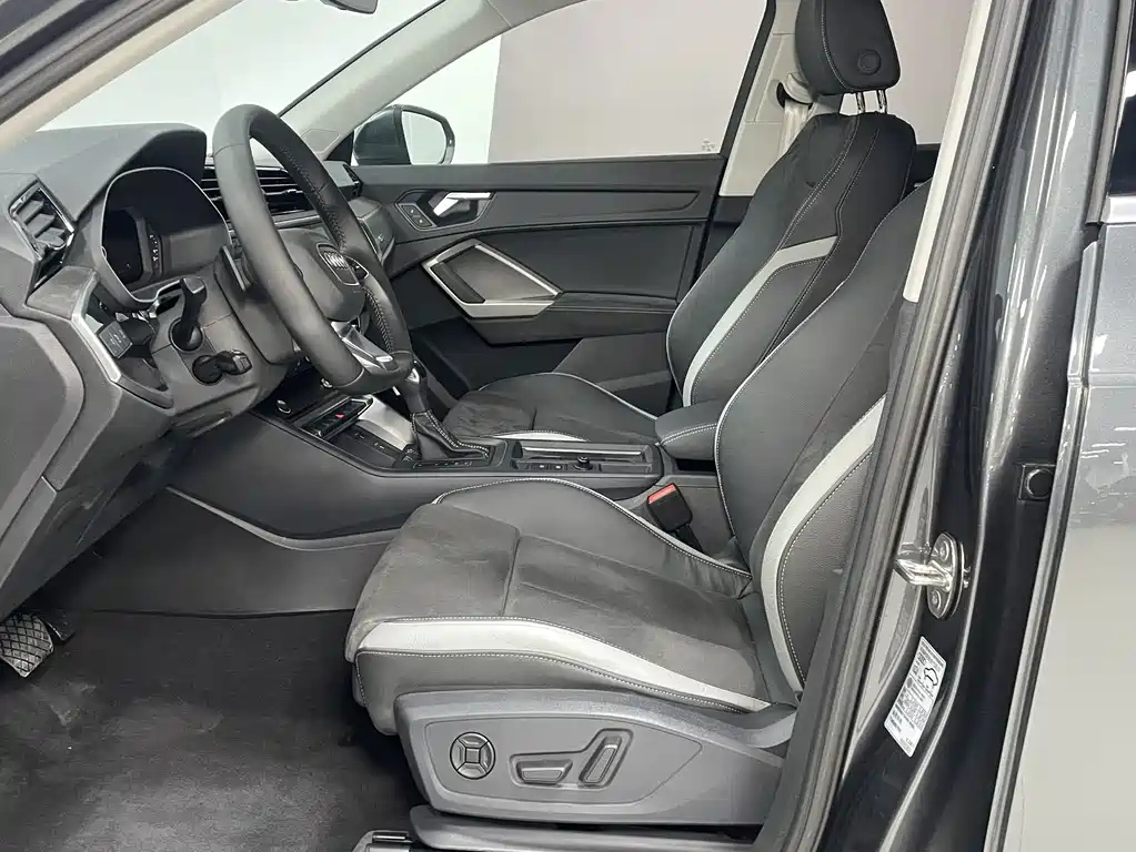 Audi Q3 2023 — фото 11
