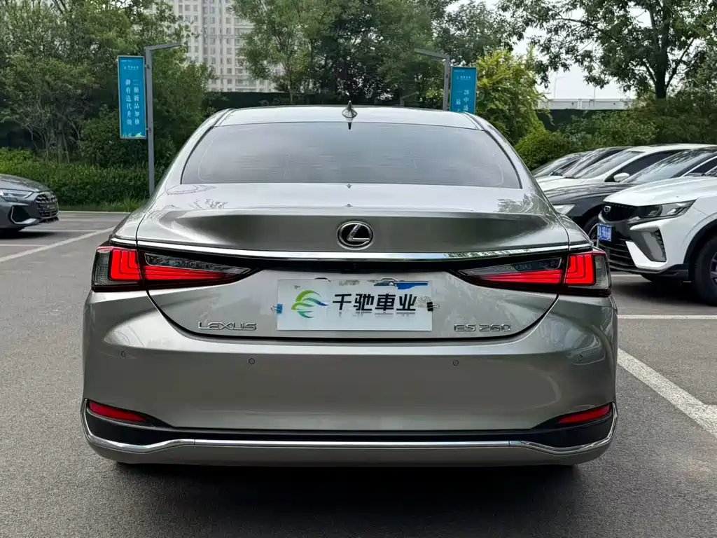 Lexus ES 2023 — фото 15