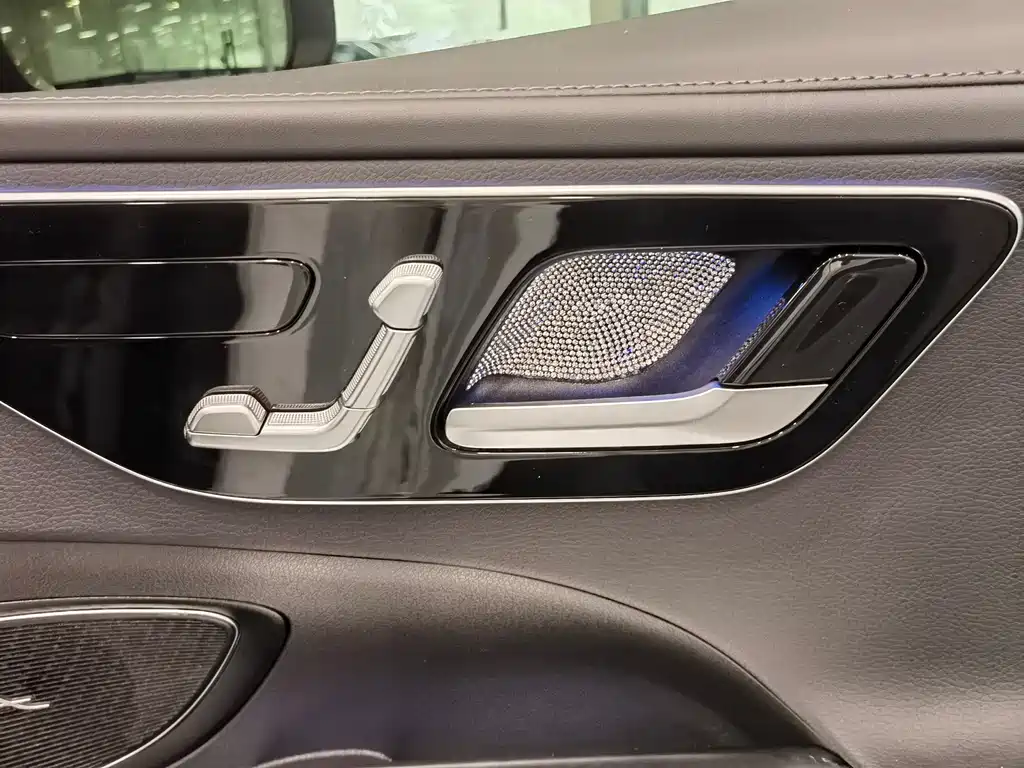 Mercedes-Benz C-Class 2025 — фото 13