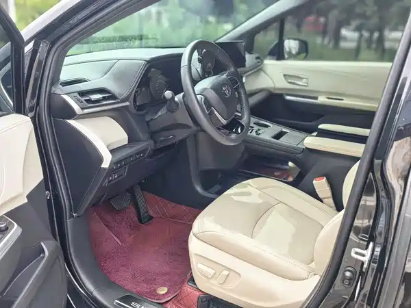 Toyota Sienna 2023