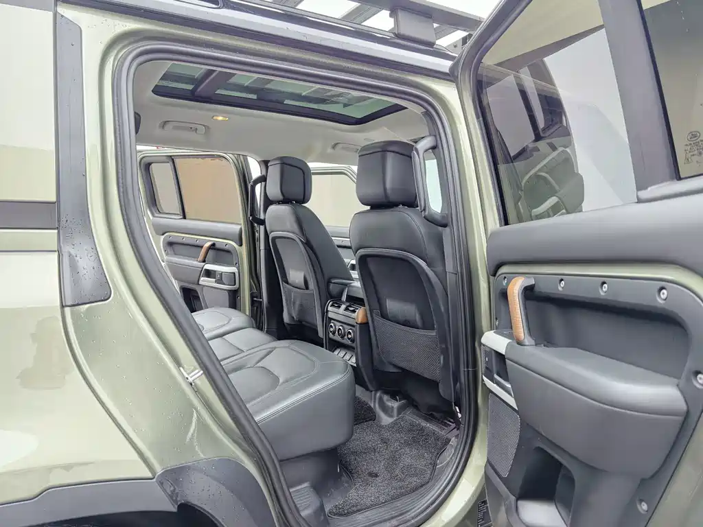 Land Rover Defender 2022 — фото 13