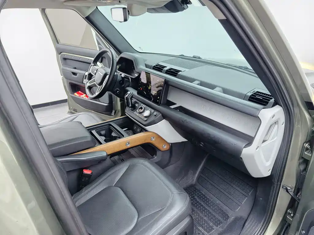 Land Rover Defender 2022 — фото 18