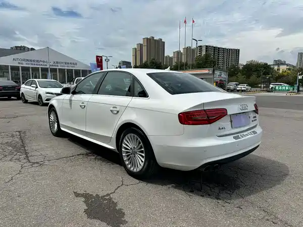 Audi A4L 2015