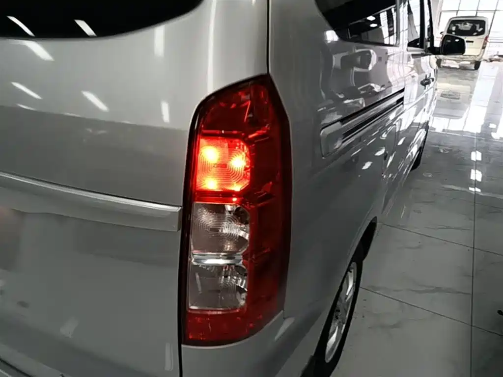 Wuling Hongguang V 2022 — фото 8
