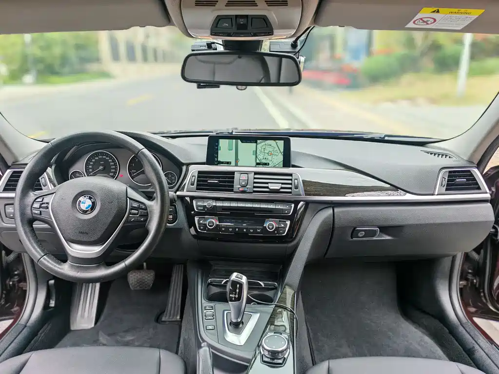 BMW 3 Series 2017 — фото 10
