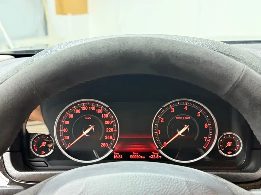 BMW 5 Series 2015 — фото 19