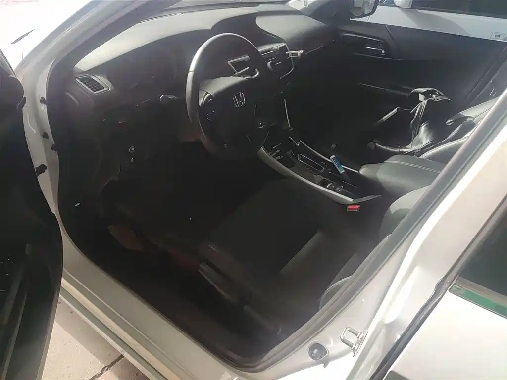Honda Accord 2016 — фото 13