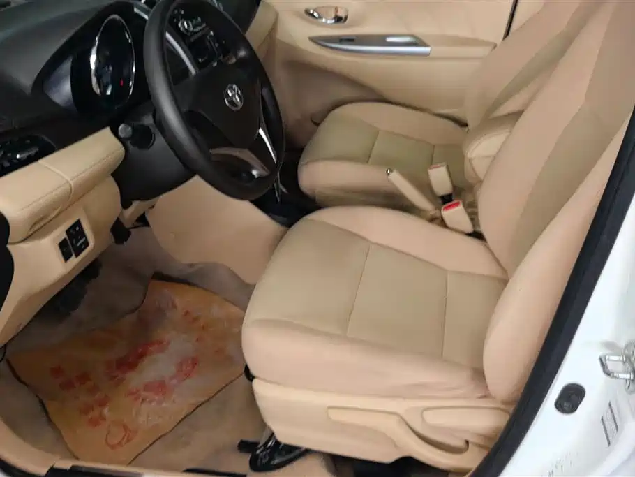 Toyota Yaris L 2015 — фото 9