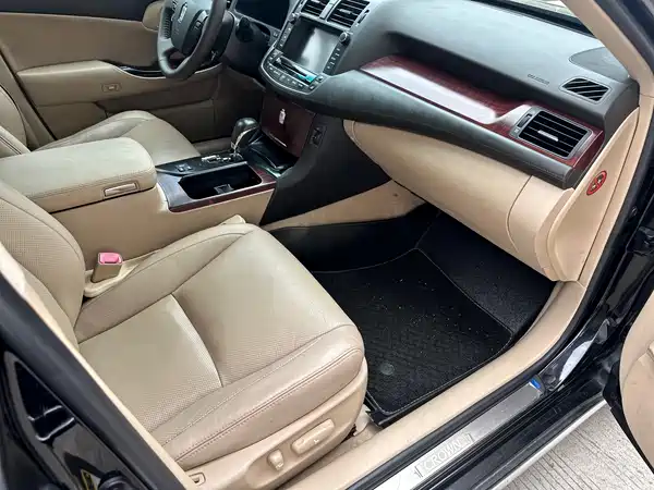 Toyota Crown 2010