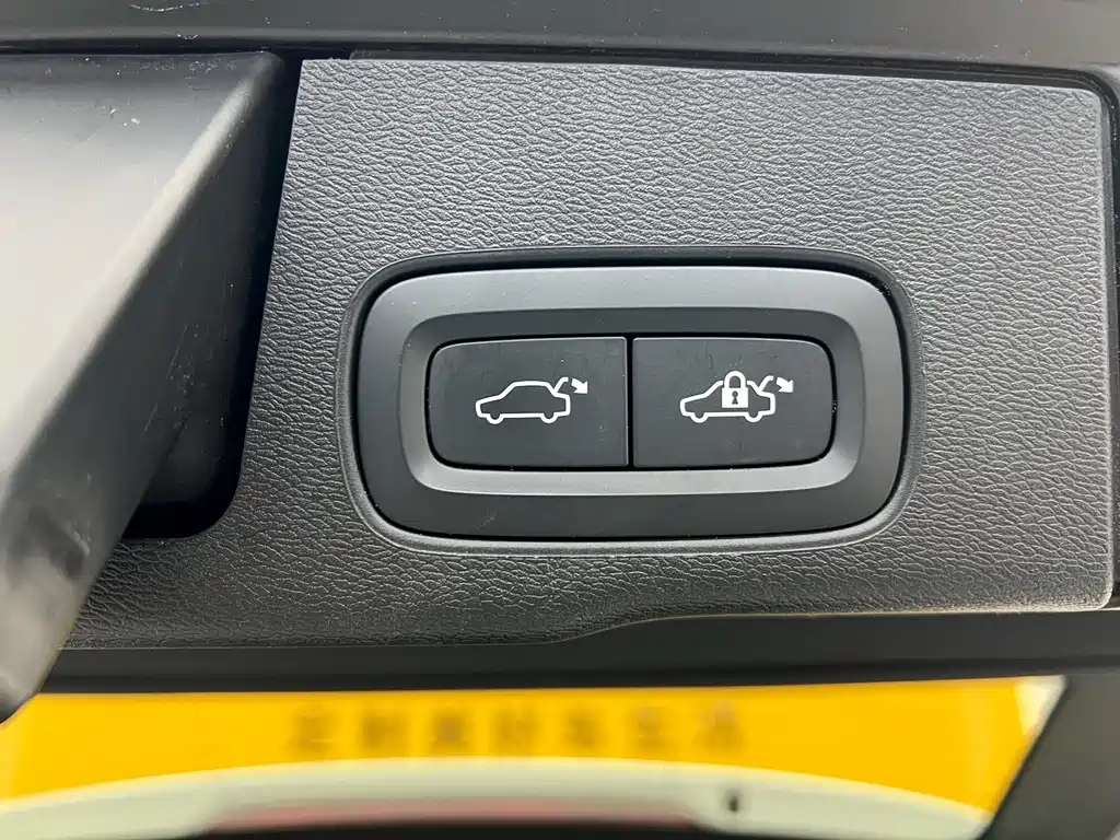 Volvo XC60 2023 — фото 29