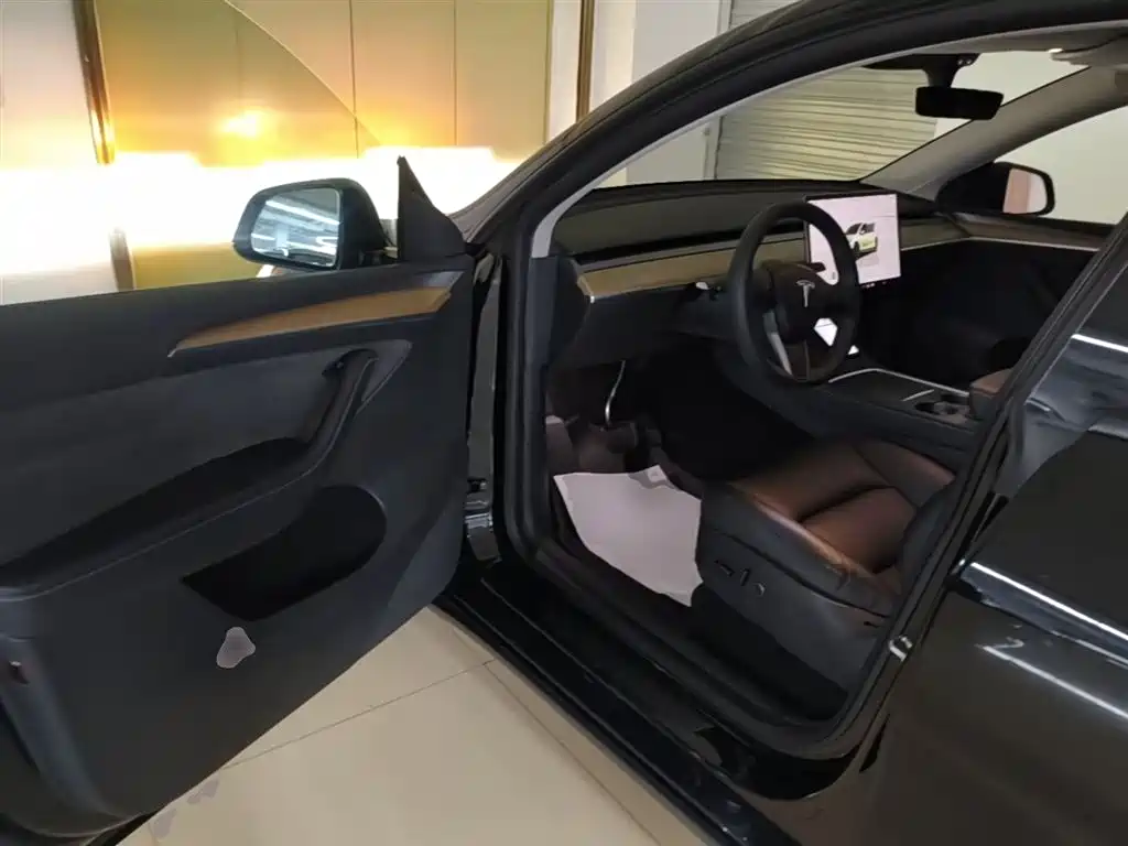 Tesla Model Y 2022 — фото 16