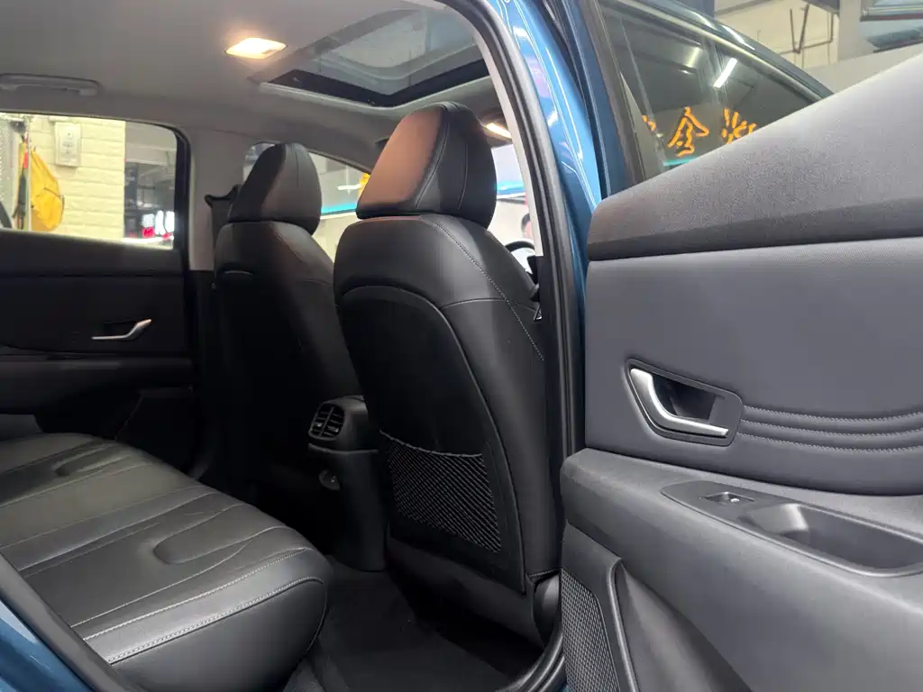 Hyundai Elantra 2023 — фото 23