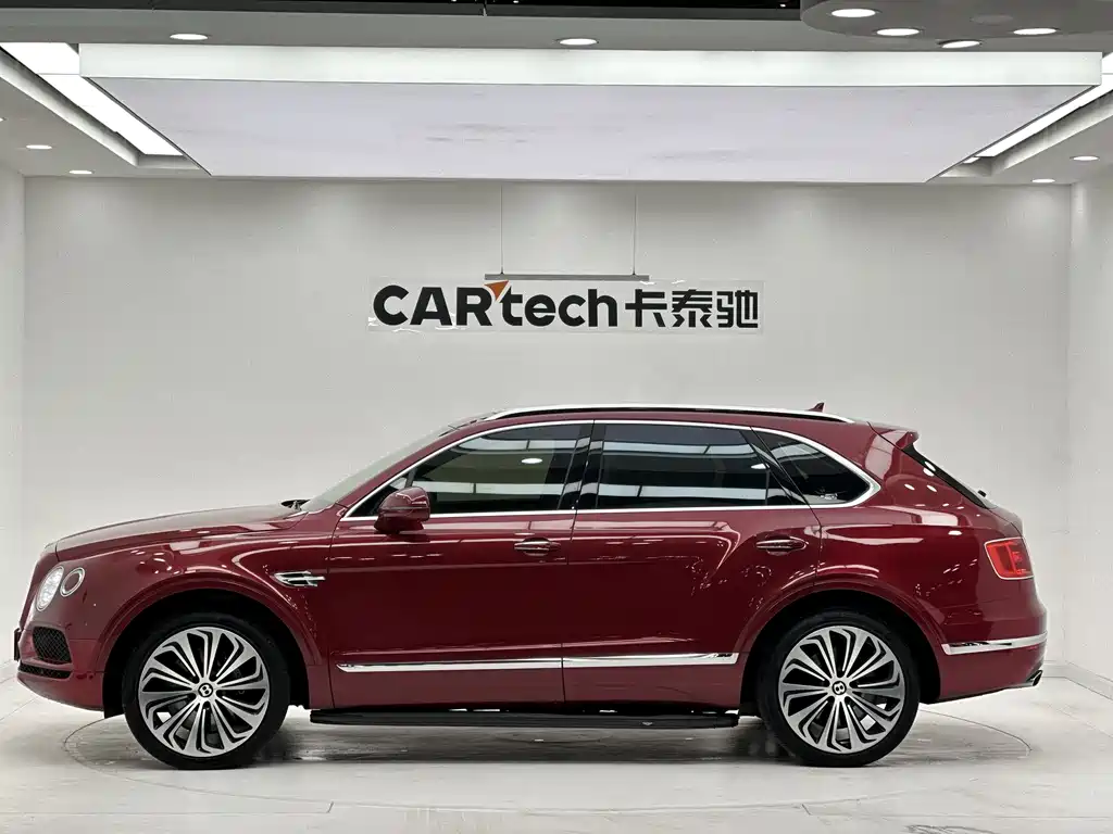 Bentley Bentayga 2018 — фото 8
