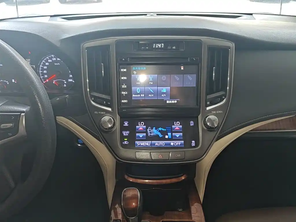 Toyota Crown 2016 — фото 12