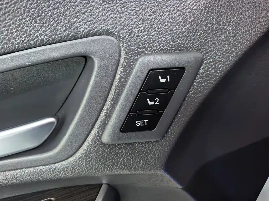 Toyota Sienna 2022 — фото 14