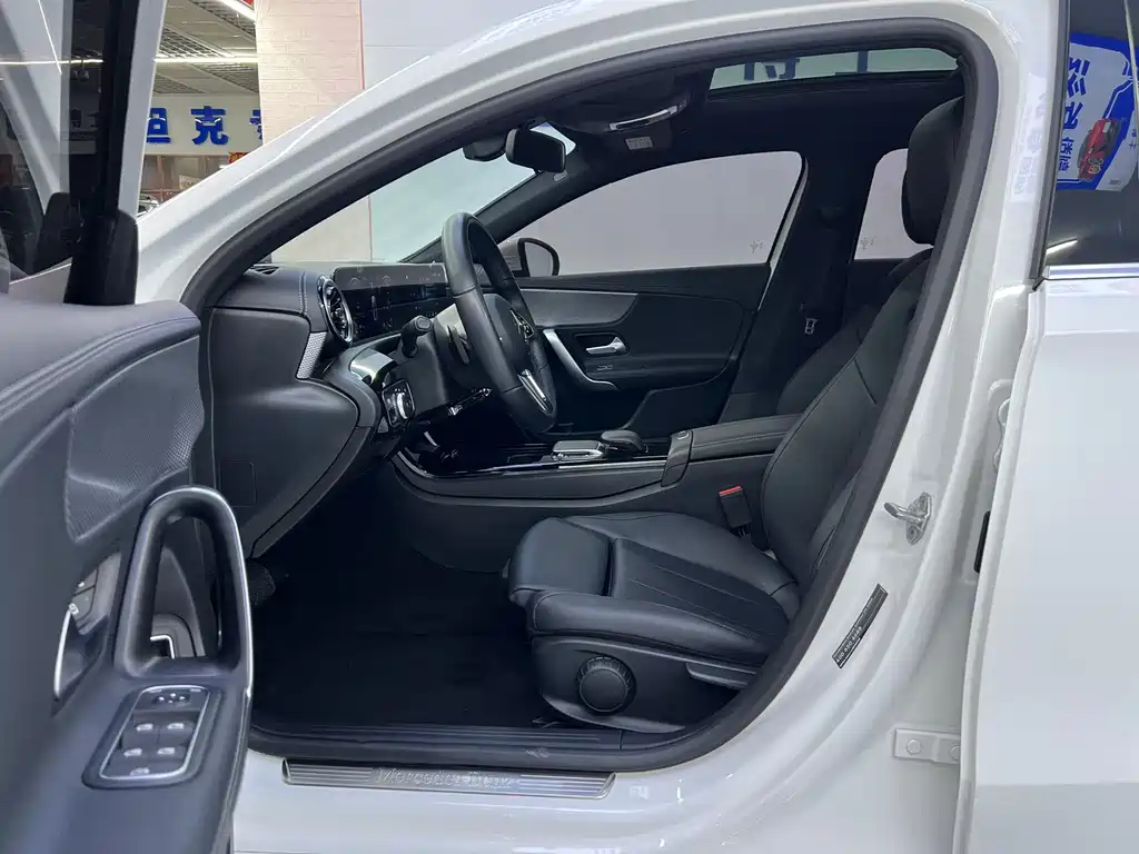 Mercedes-Benz A-Class 2023 — фото 11