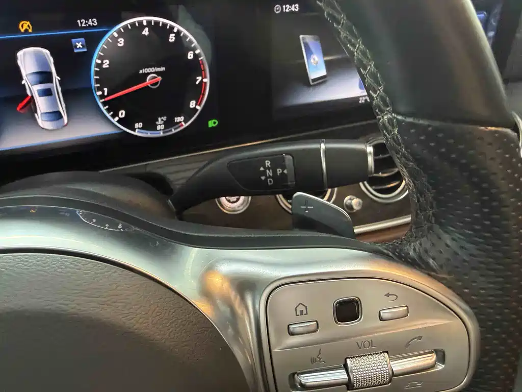 Mercedes-Benz E-Class 2020 — фото 15