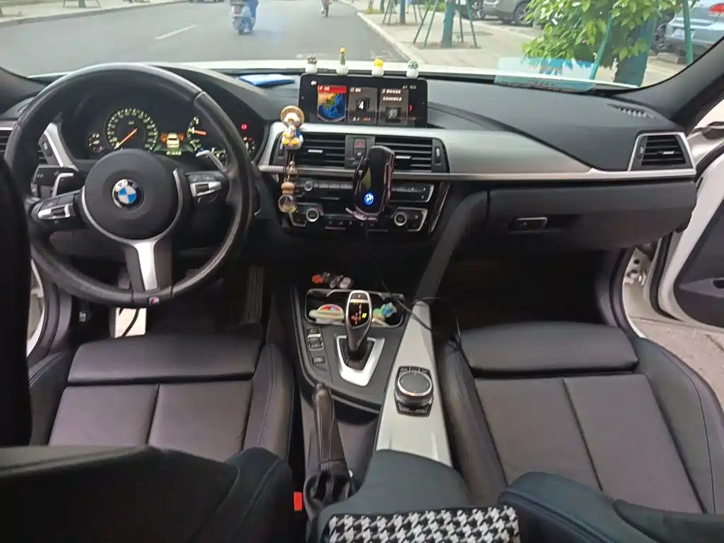 BMW 3 Series 2018 — фото 13