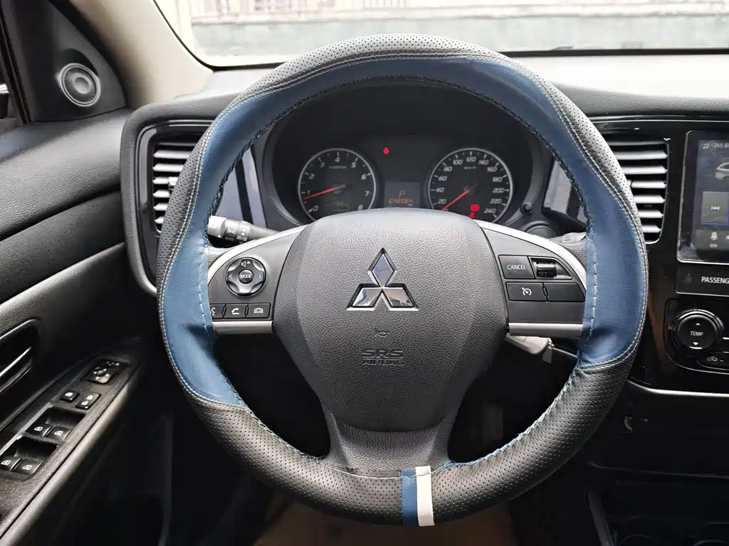 Mitsubishi Outlander 2022 — фото 9