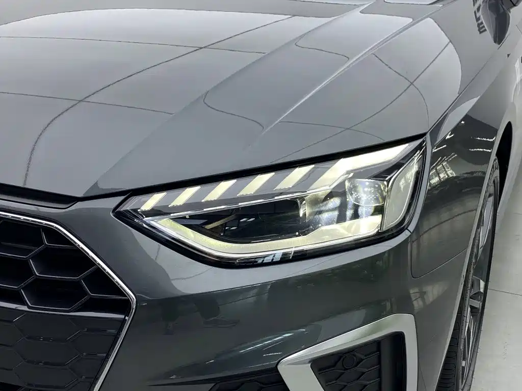 Audi A4L 2022 — фото 27