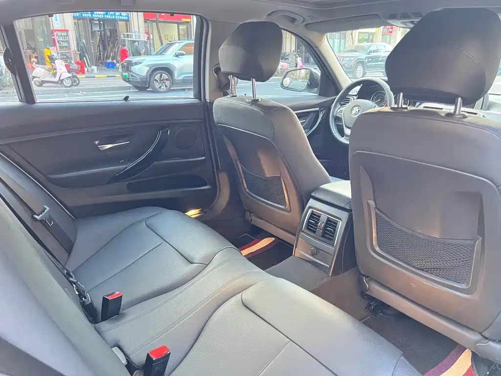 BMW 3 Series 2017 — фото 12