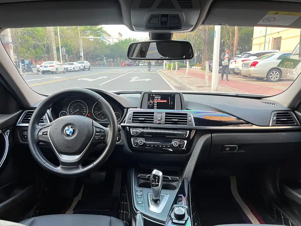 BMW 3 Series 2017 — фото 11