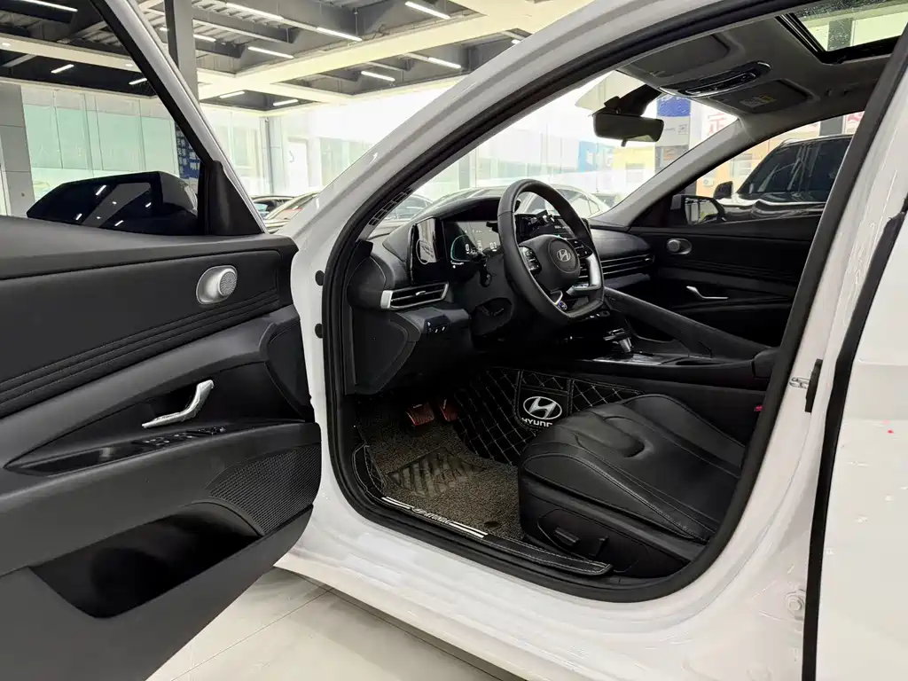 Hyundai Elantra 2023