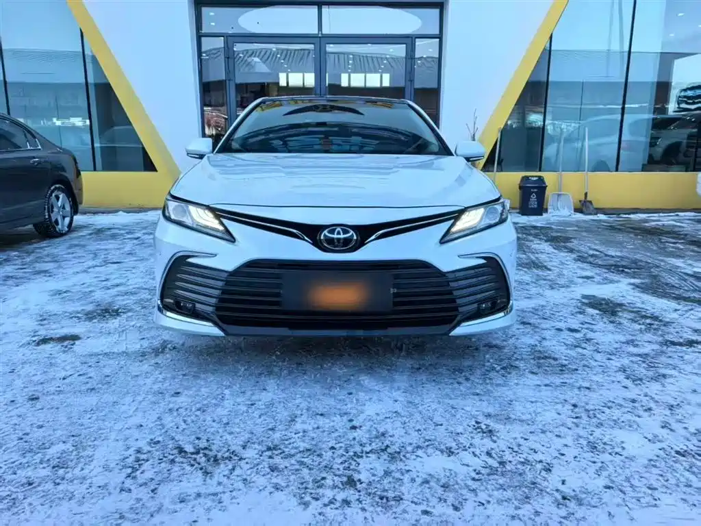 Toyota Camry 2023 — фото 5